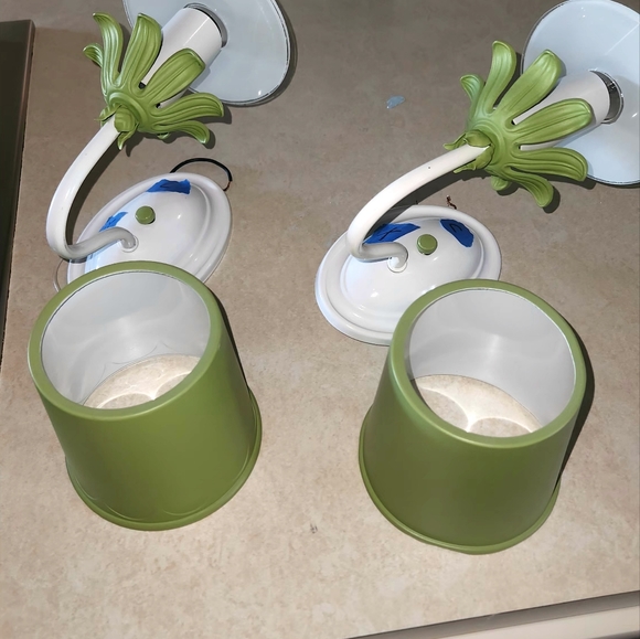 Antique Chandelier and 2 matching wall sconces - Picture 2 of 3